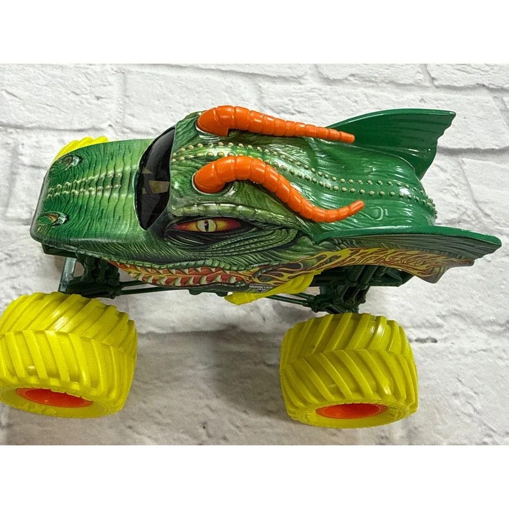 Monster Jam Dragon Monster Truck Kids 1:24 Green Excellent Die-Cast BKT Tires‎